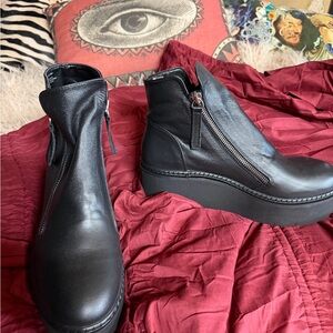 Steve Madden New (not worn) Black Leather Ankle Boots